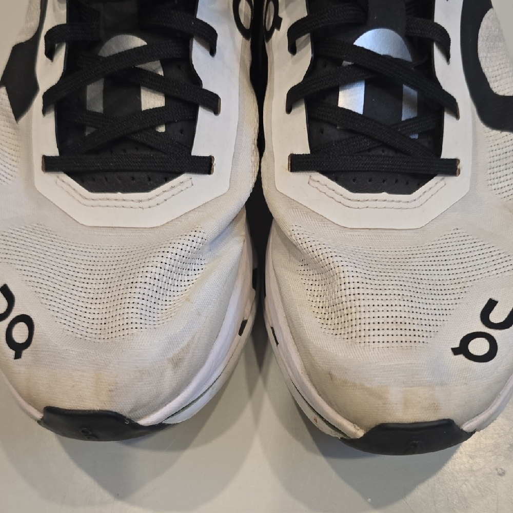 On Running Black and White Athletic Shoes - Picture 3 of 9